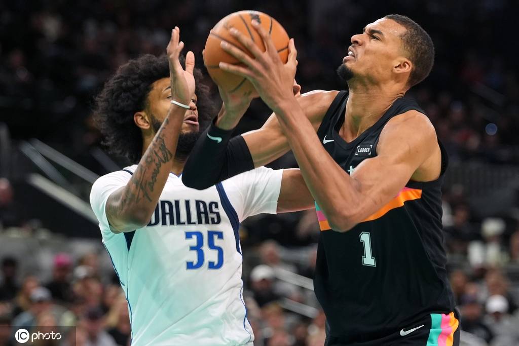 文班亚马40+13弗拉格33+6 马刺击退独行侠迎三连胜